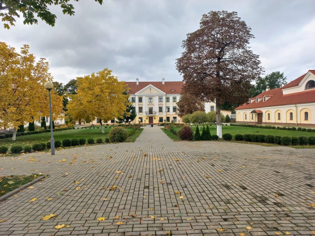 Vice Administrator’s Palace in Hrodna: An Eighteenth-Century Administrative Residence 1 Vice Administrator's Palace in Hrodna