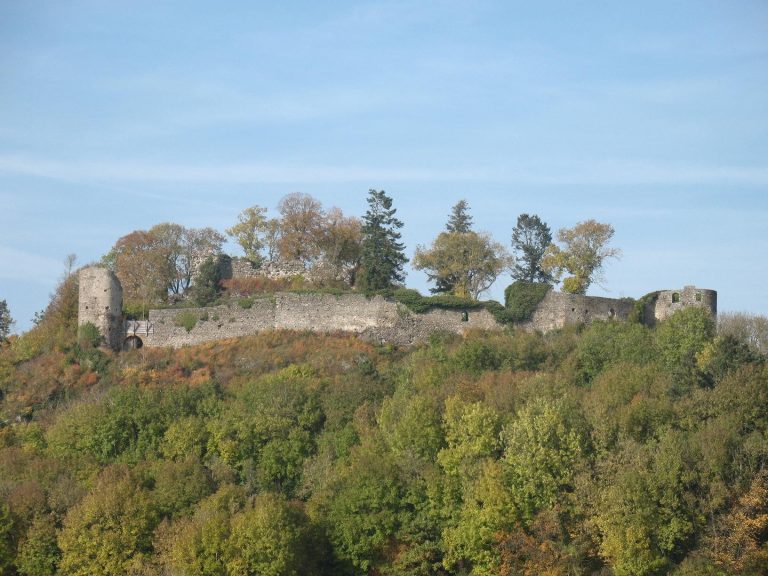 Burg Mägdeberg: A Medieval Hilltop Castle Ruin in Germany