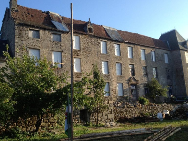 Château de Magnat: A Medieval Residence and Defensive Stronghold in France