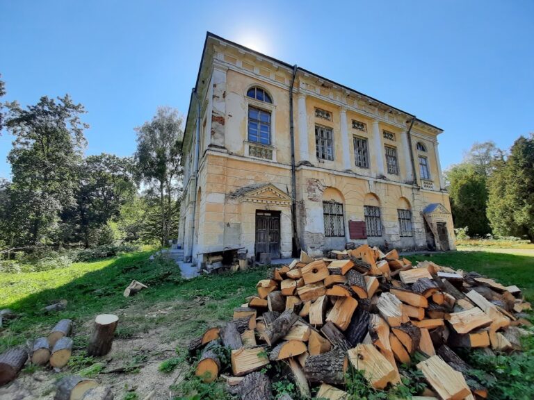 Potocki Palace in Rai: A Classical Palace in Ukraine