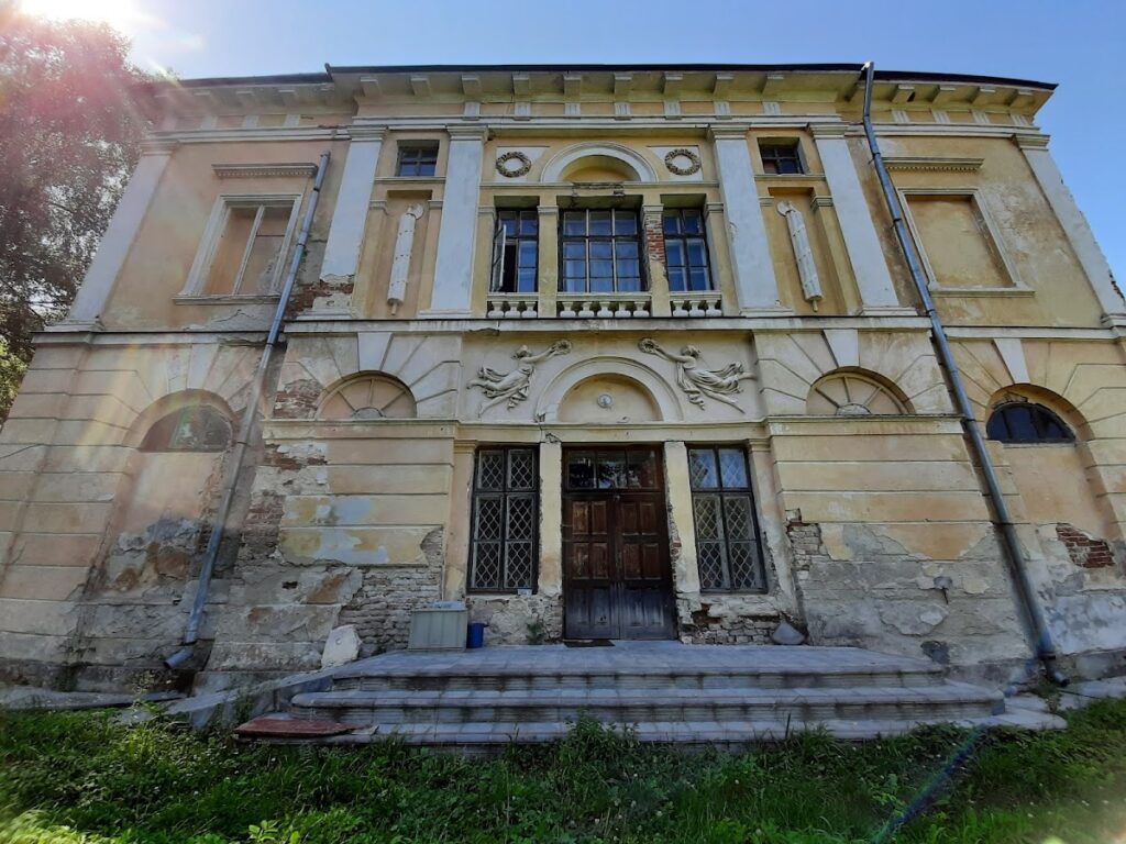 Potocki Palace in Rai: A Classical Palace in Ukraine 2 Potocki Palace in Rai