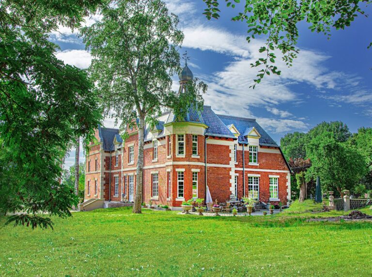 Herrenhaus Brookhusen: Manor House and Historic Estate in Benitz