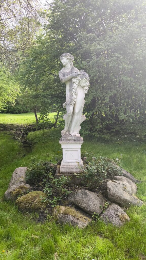 Dieskau Castle and Park: A Historic Estate in Germany 3 Schloss und Park Dieskau