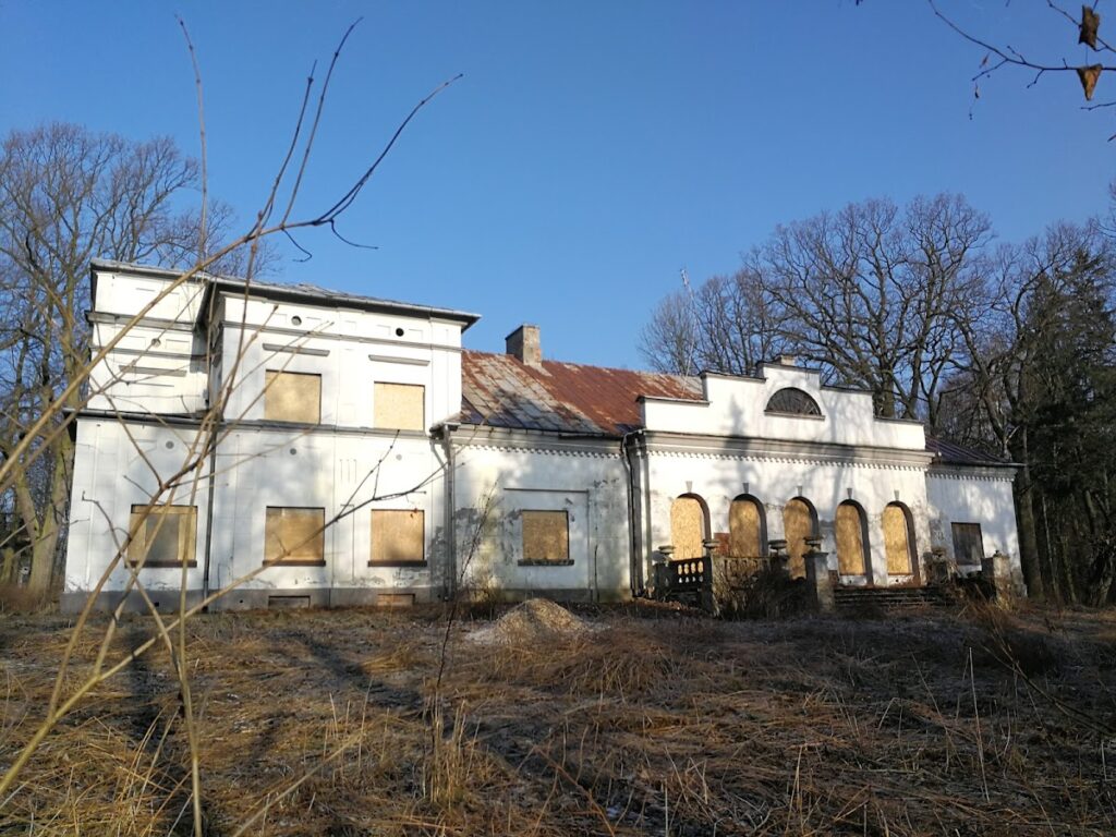 Manor house at Skrzydlów: A Nineteenth-Century Estate in Poland 1 Manor house at Skrzydlów