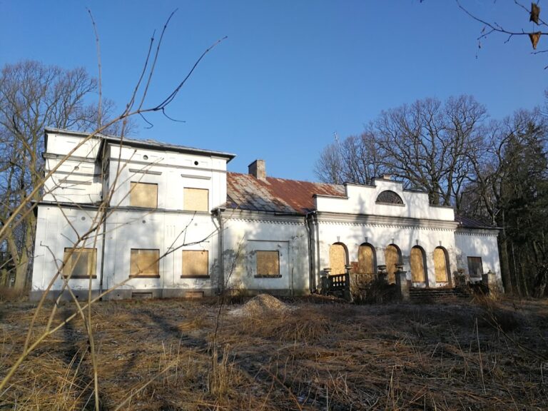 Manor house at Skrzydlów: A Nineteenth-Century Estate in Poland
