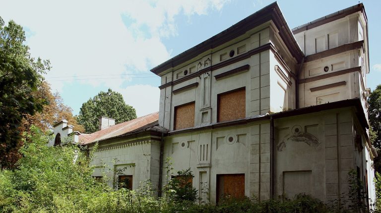 Manor house at Skrzydlów: A Nineteenth-Century Estate in Poland