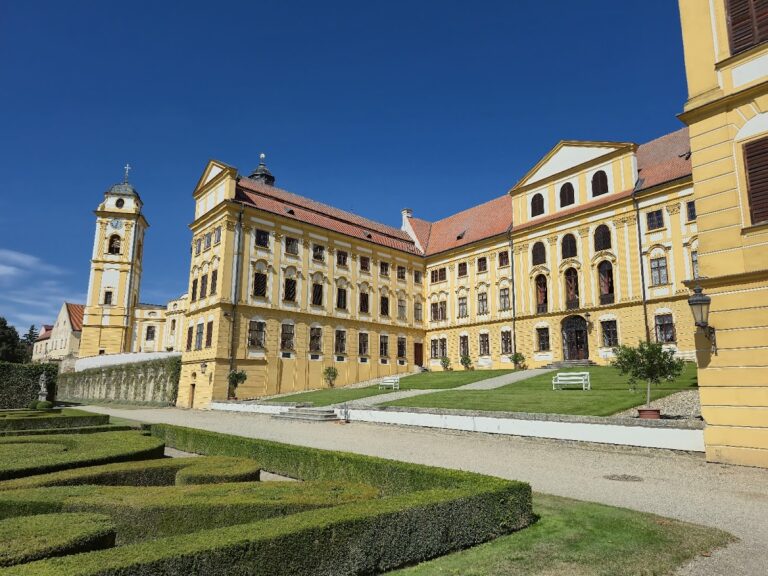 Jaroměřice nad Rokytnou Castle: Baroque château and cultural centre in the Czech Republic