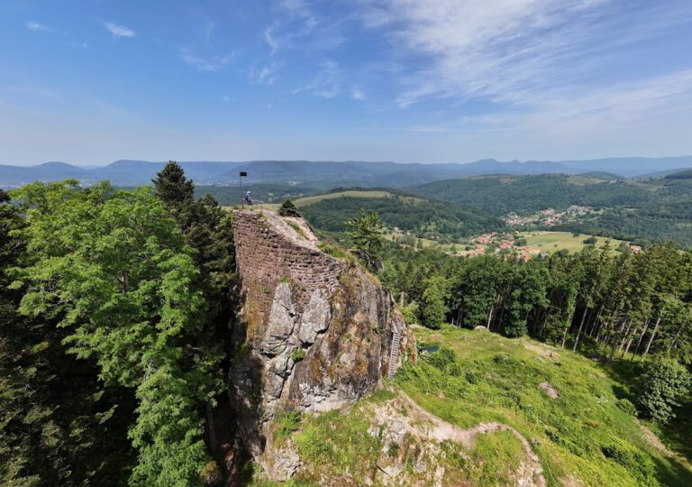 Château de la Roche: A Medieval Hilltop Fortress in France