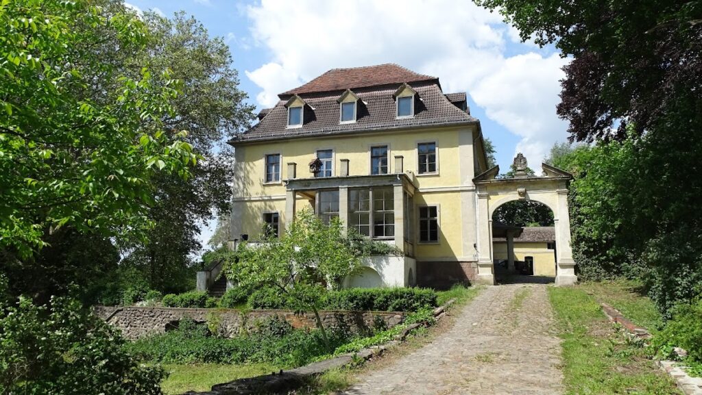 Schloss Grabow: A Moated Castle and Manor House in Germany 2 Schloss Grabow