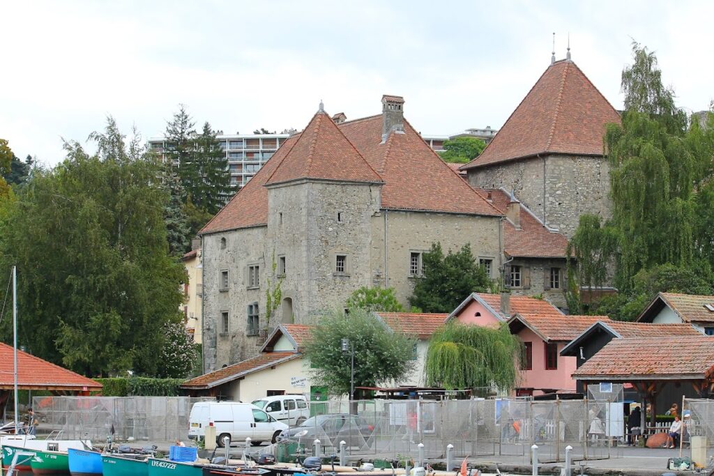 Château de Rives: Former Montjoux Priory in Thonon-les-Bains 2 Château de Rives