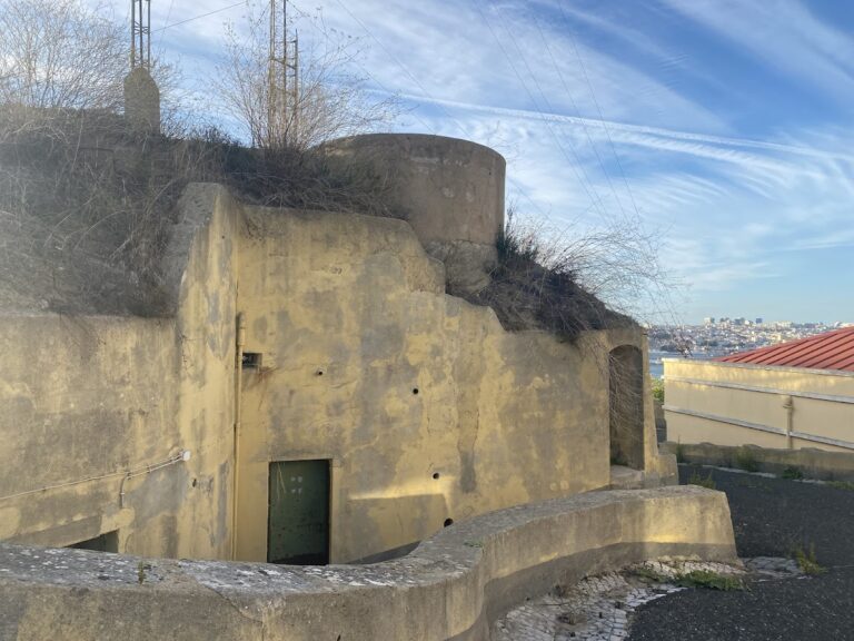 Castle of Almada: A Fortified Stronghold on the Tagus