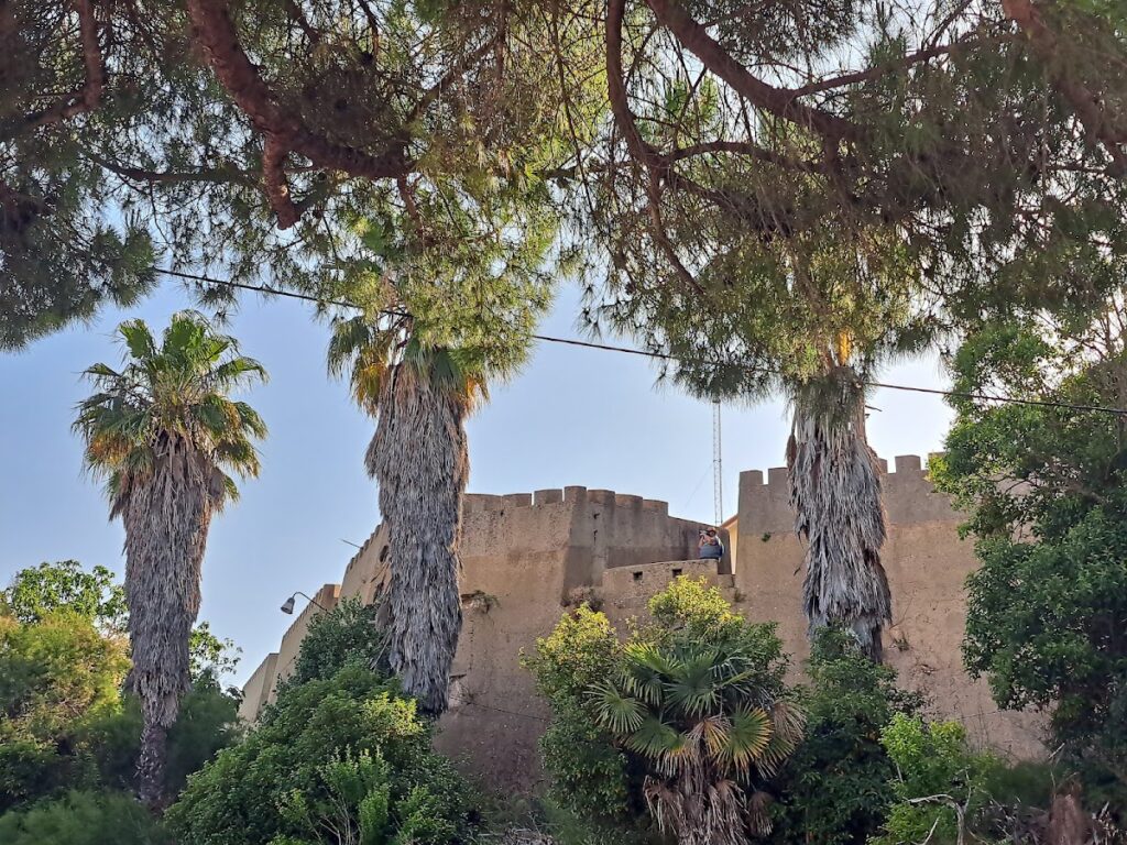 Castle of Almada: A Fortified Stronghold on the Tagus 2 Castle of Almada
