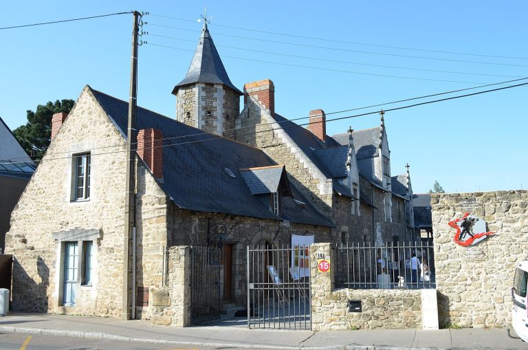 Manoir de la Hautière: A Historic Manor and Museum in Nantes