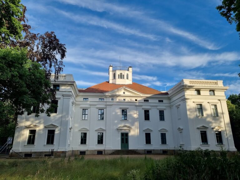 Georgium: A Neoclassical Palace and Landscape Garden in Germany
