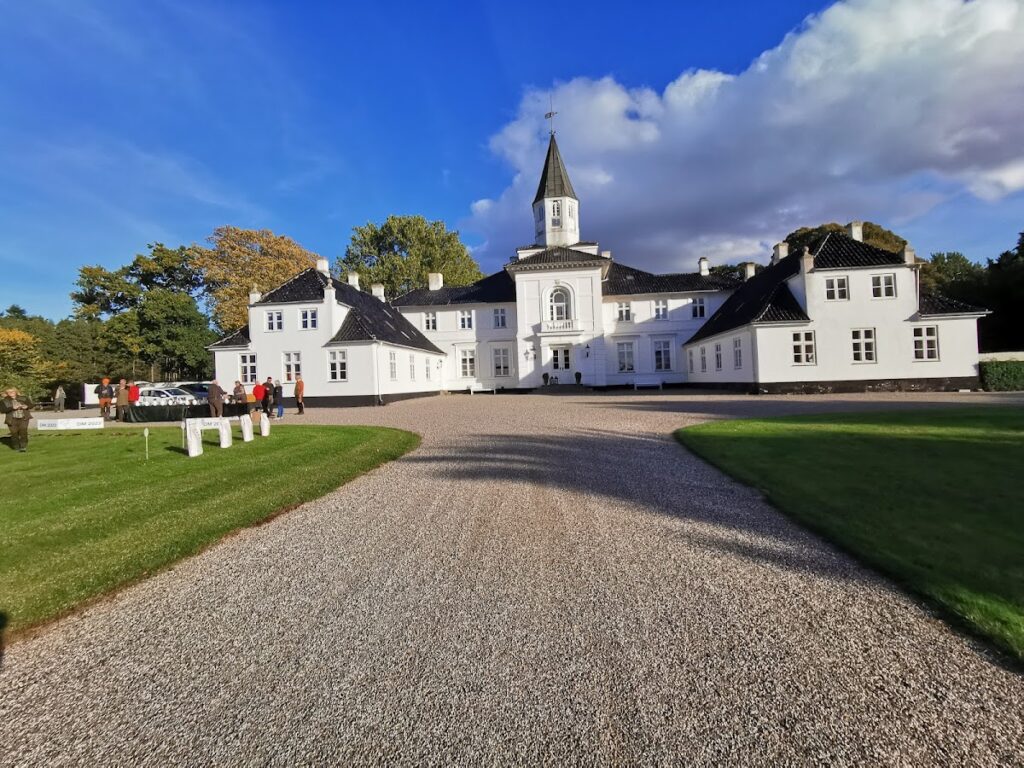 Iselingen: A Historicist Manor House and Estate in Denmark 1 Iselingen