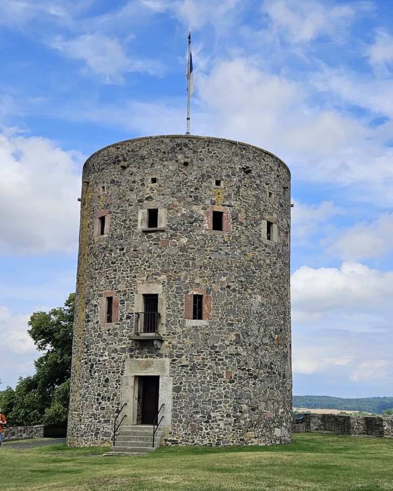 Homberg Castle: A Strategic Hilltop Fortress in Germany