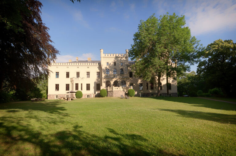Schloss Reichenow: A Historic Manor Estate in Germany