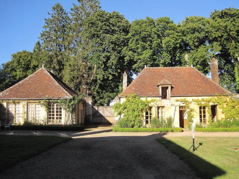 Château du Tertre: A Louis XIII-Style Residence and Cultural Landmark in France
