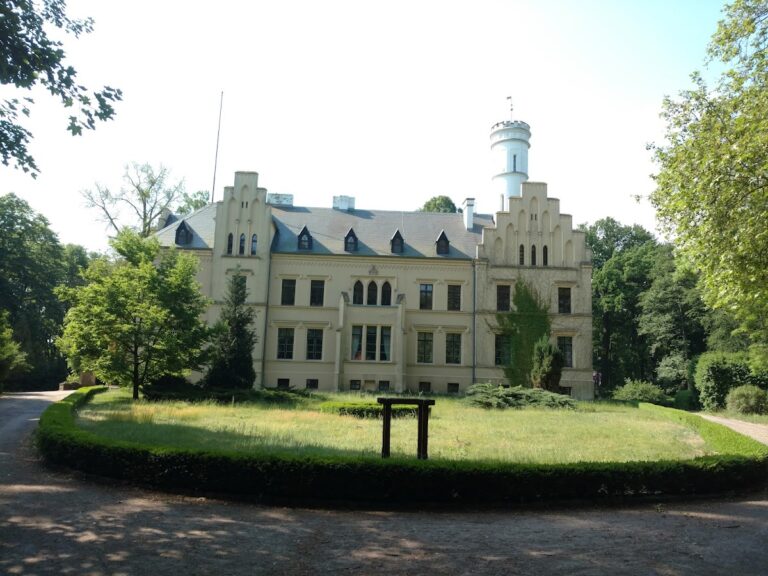 Schloss Kropstädt: A Historic Castle and Estate in Germany