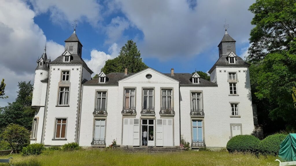 Thozée Castle: A Historic Estate and Artistic Gathering Place in Belgium 1 Thozée Castle