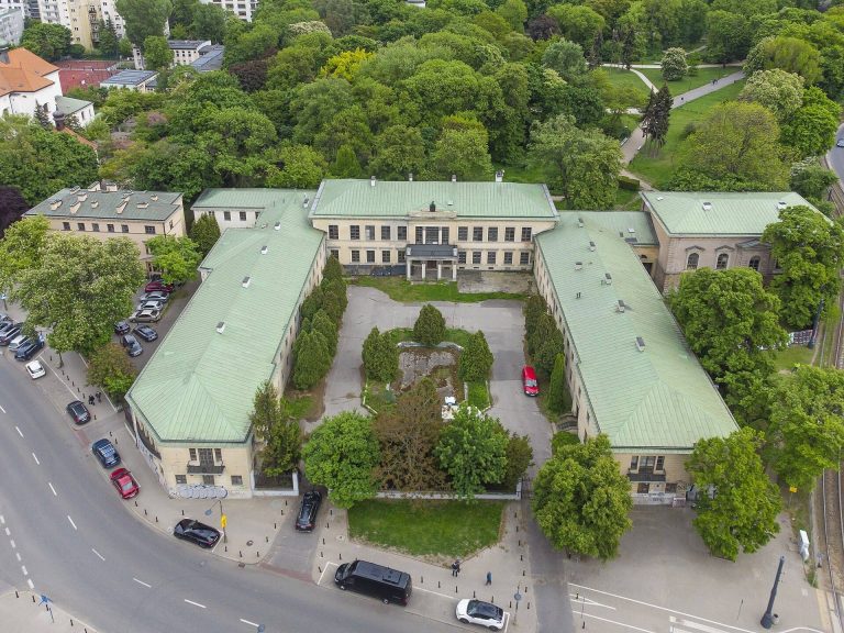 Blue Palace: A Historic Classical Palace Complex in Warsaw