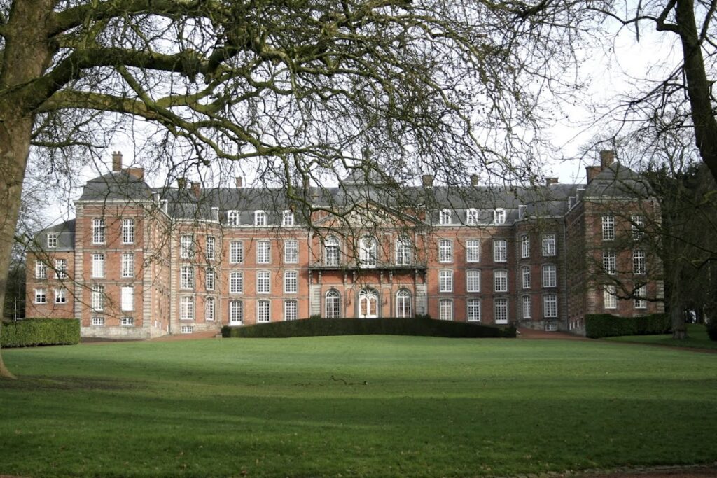 Le Rœulx Castle: A Croÿ Noble Residence in Belgium 1 Le Rœulx Castle