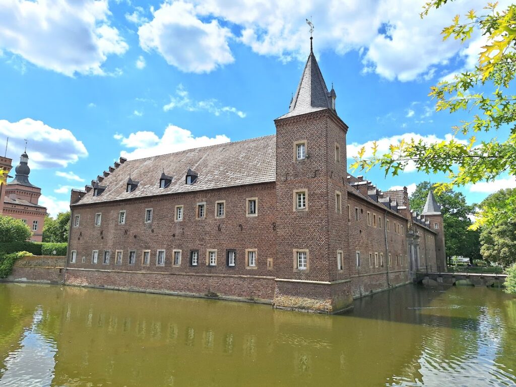 Gracht Castle: A Moated Castle and Historic Estate in Germany 2 Gracht Castle
