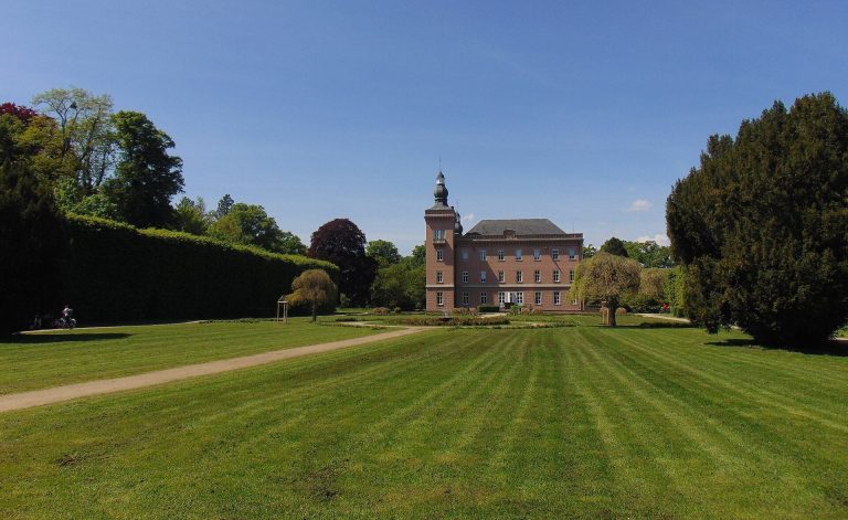 Gracht Castle: A Moated Castle and Historic Estate in Germany