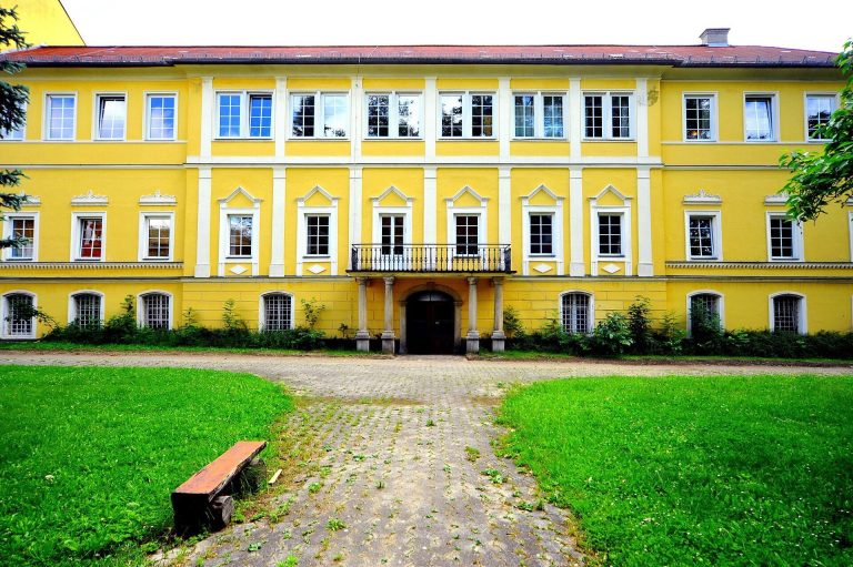 Schloss Harbach (Harbach Castle): A Historic Institutional Complex in Klagenfurt