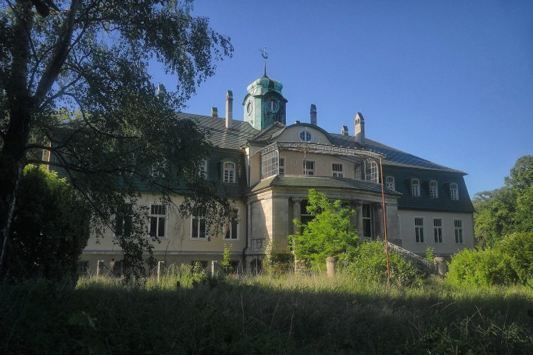 Schloss Isenschnibbe: A Historic Manor Estate in Gardelegen, Germany