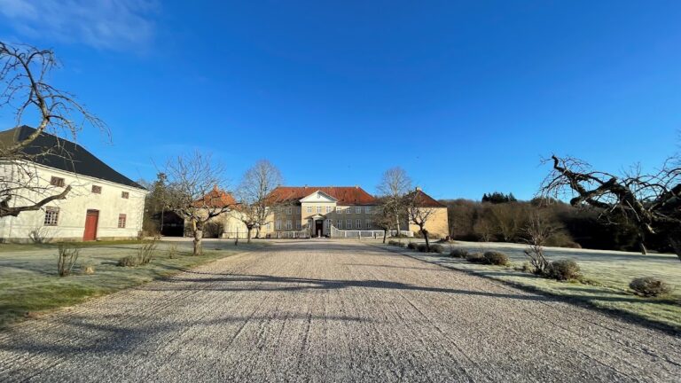 Skjoldenæsholm Slot: Manor house and conference hotel in Jystrup, Denmark