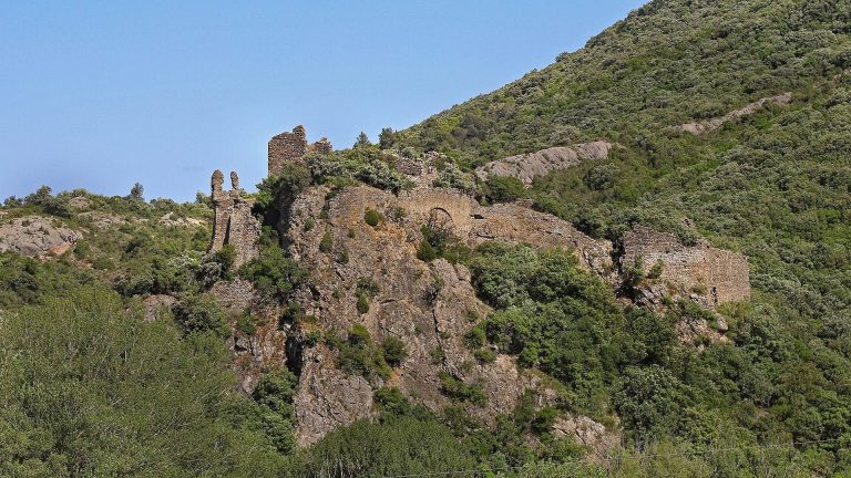 Château de Durfort: A Ruined Fortified Castle in France