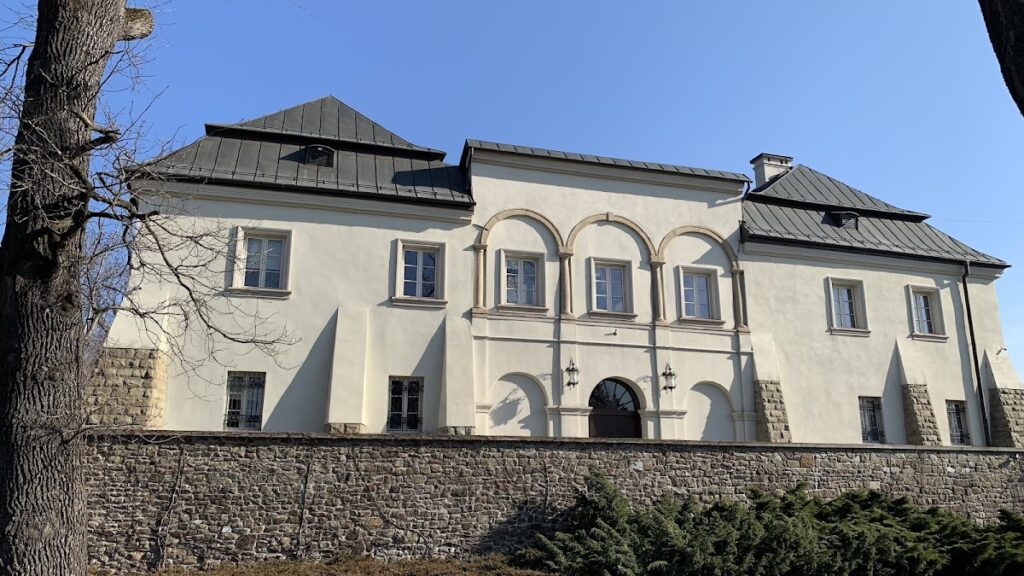 Manor in Czaniec: A Fortified Renaissance and Baroque Noble Residence 1 Manor in Czaniec