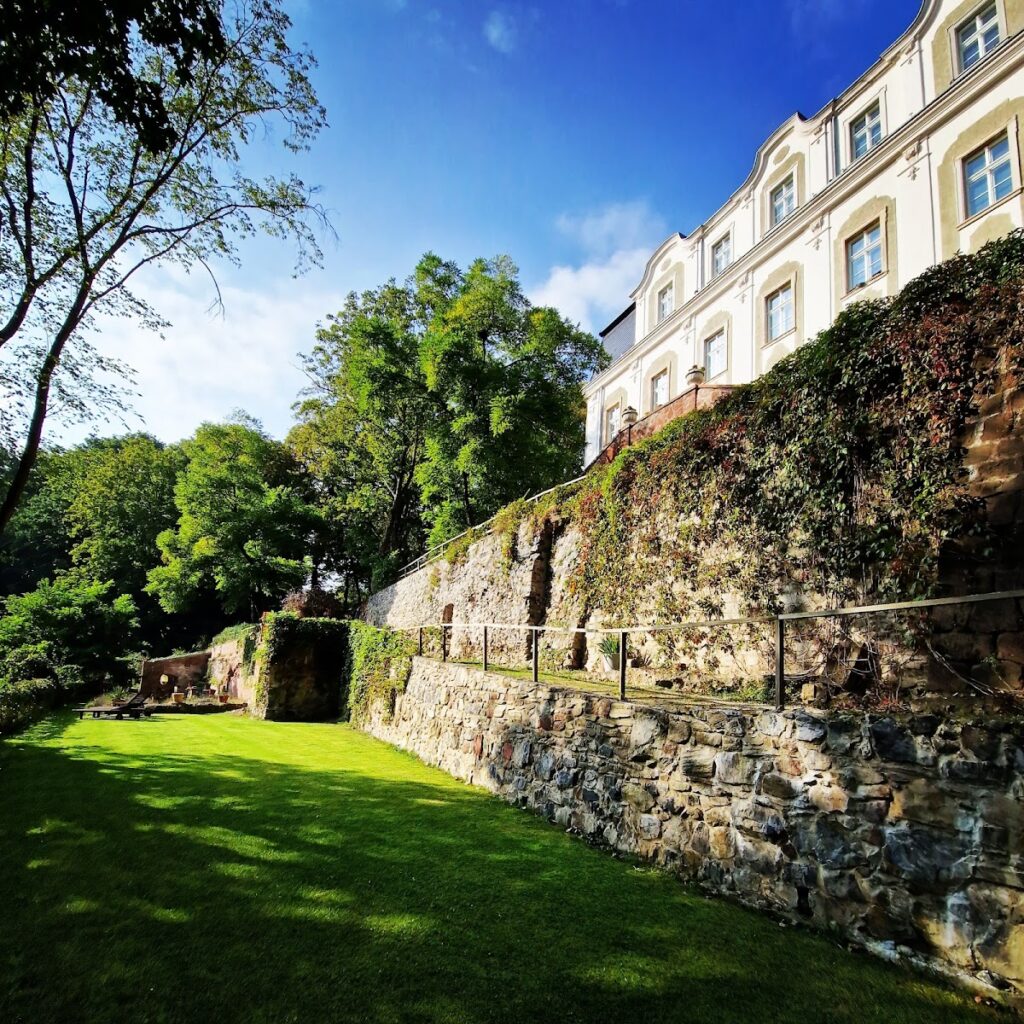 Palace in Piszkowice: A Baroque Residence and Landscape Park 2 Palace in Piszkowice