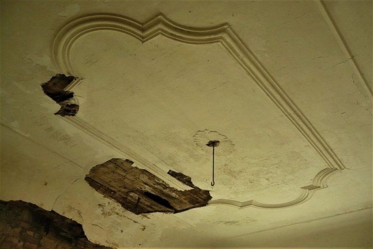 Palace in Piszkowice: A Baroque Residence and Landscape Park