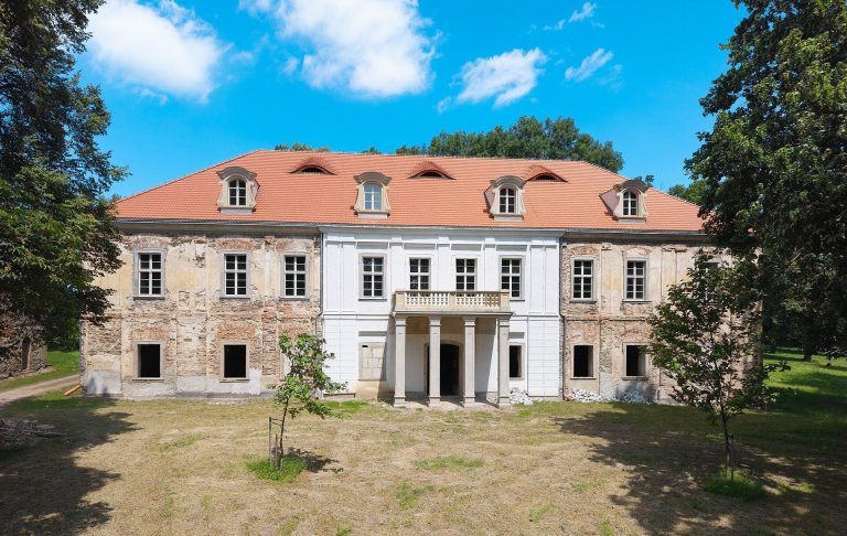 Palace in Sieroszów: A Baroque Monastic Summer Residence in Poland