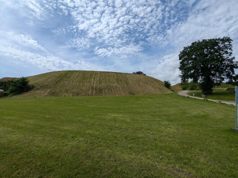 Starigard (Oldenburg in Holstein): A Slavic ringwork and medieval stronghold