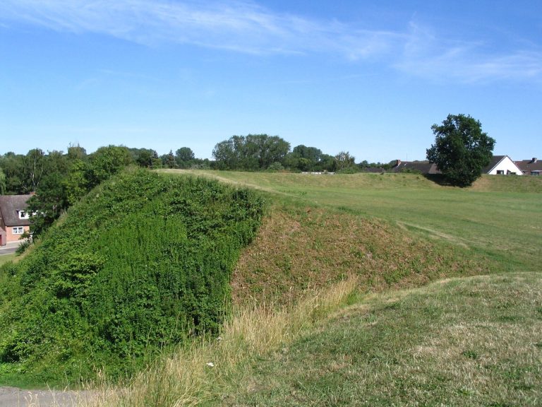 Oldenburger Wall: The Fortified Slavic Settlement of Starigard