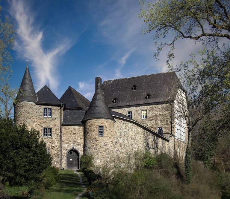 Burg Herrnstein: A Medieval Hilltop Castle in Germany