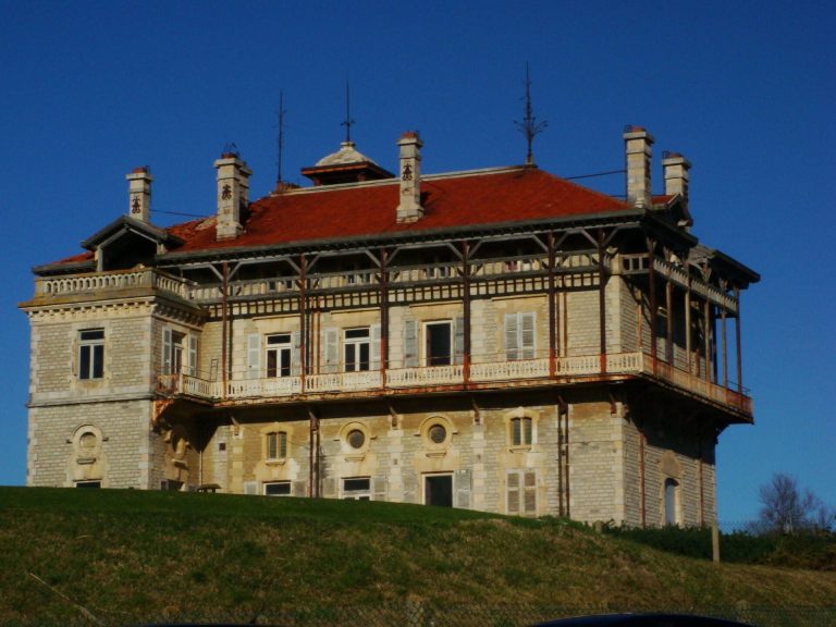 Château d’Ilbarritz: A Technologically Advanced Coastal Residence in France