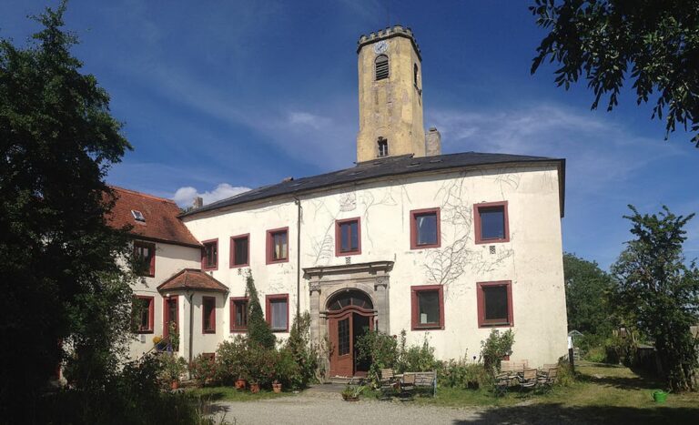 Burg Wahrberg: A Medieval Spur Castle and Administrative Seat