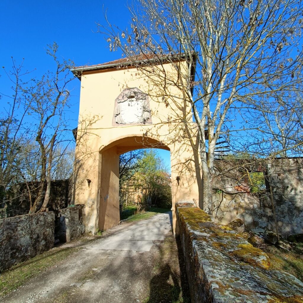 Burg Wahrberg: A Medieval Spur Castle and Administrative Seat 2 Burg Wahrberg