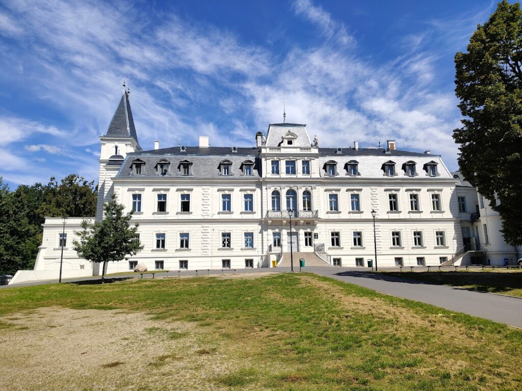 Palace in Trzebiechów: A Reuss Princely Residence in Poland 1 Palace in Trzebiechów