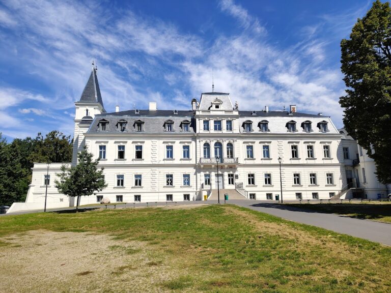Palace in Trzebiechów: A Reuss Princely Residence in Poland