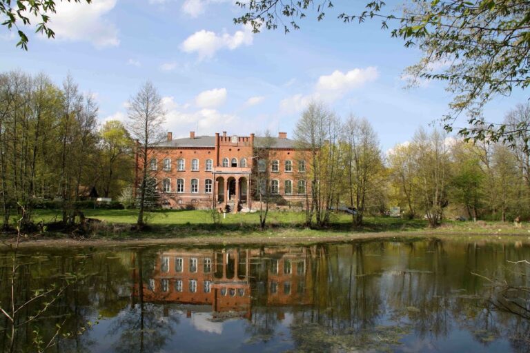 Judyty Palace: A Historic Manor House and Horse-Breeding Estate in Poland