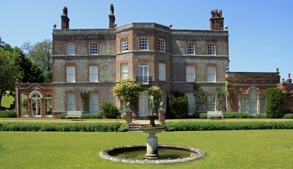Nunwell House: A Tudor and Jacobean Country House on the Isle of Wight 1 Nunwell House