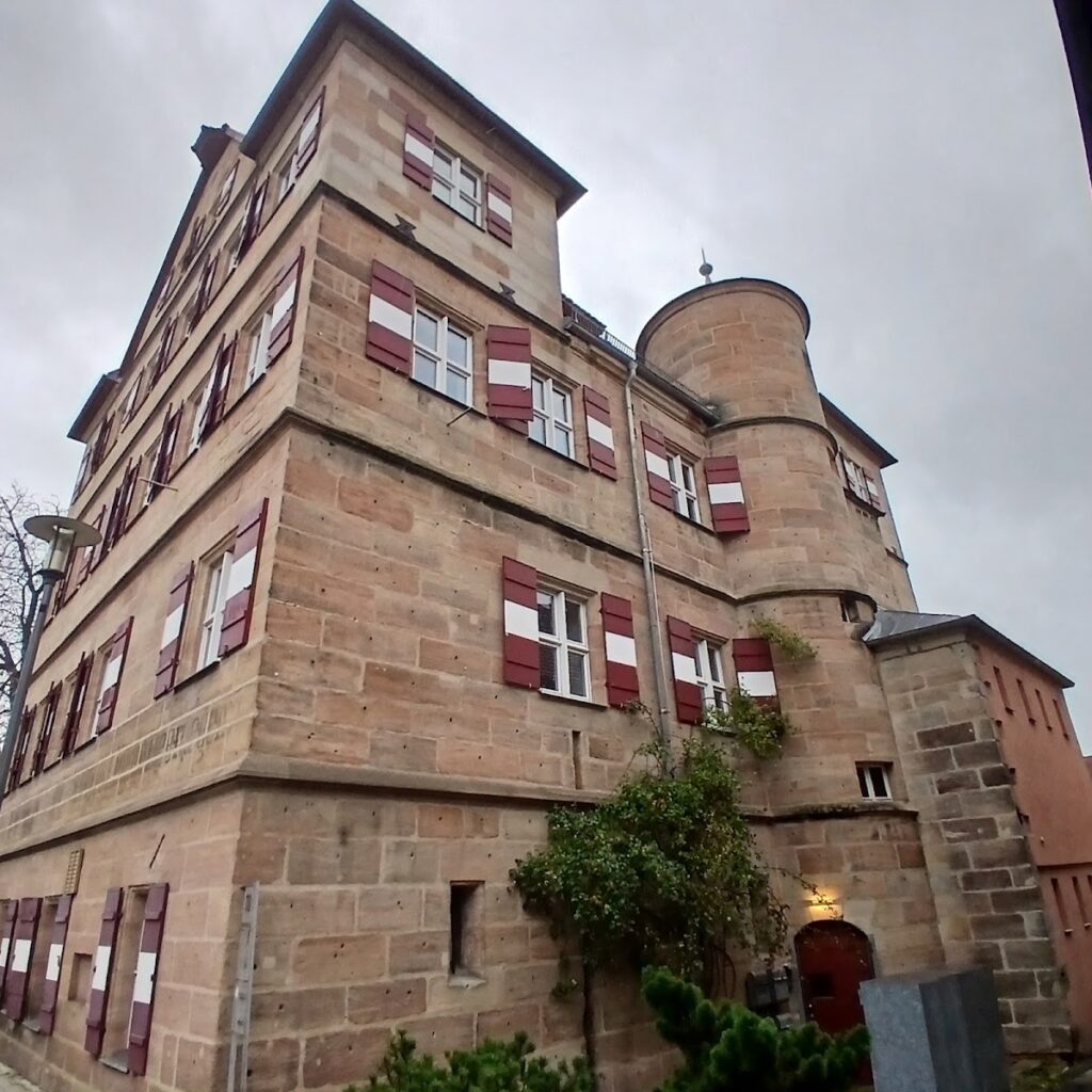 Pfinzingschloss: A Nuremberg Patrician Manor House in Feucht, Germany 2 Pfinzingschloss
