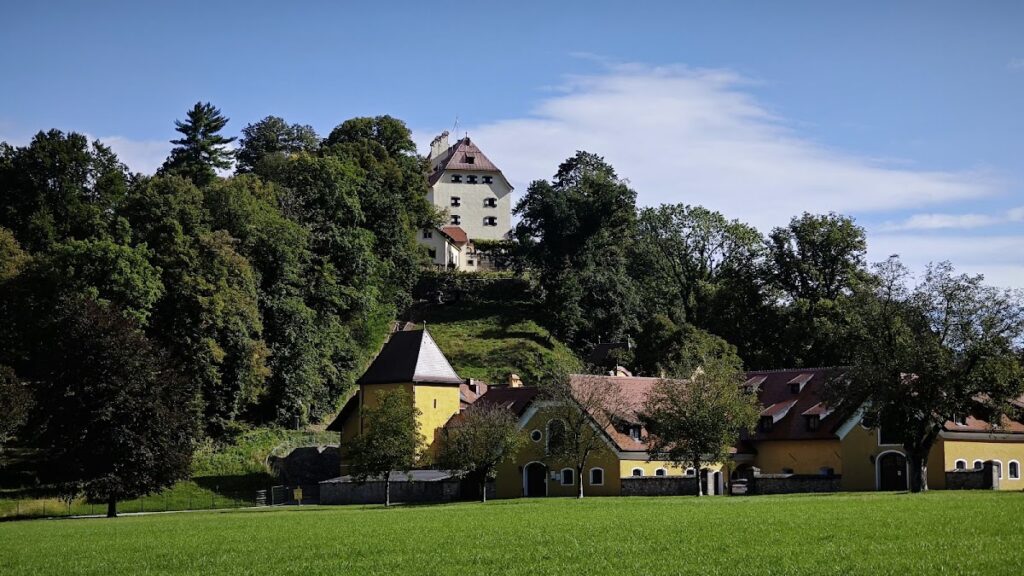 Schloss Glanegg, Grödig: An Archiepiscopal Fortress and Hunting Residence 1 Schloss Glanegg, Grödig