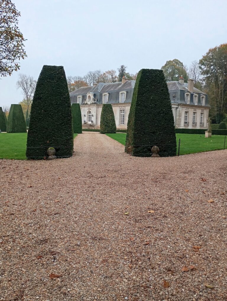 Château Saint-Hilaire de Louviers: A Historic Château in France