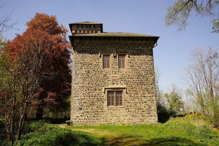 Aremberg Castle: Medieval Hill Castle and Fortress in Germany